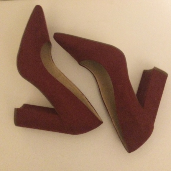 Woman’s Burgundy Stacked Heel Shoe - Picture 7 of 8